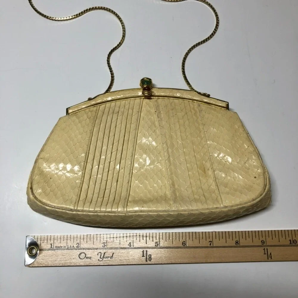 Judith Leiber measurements can